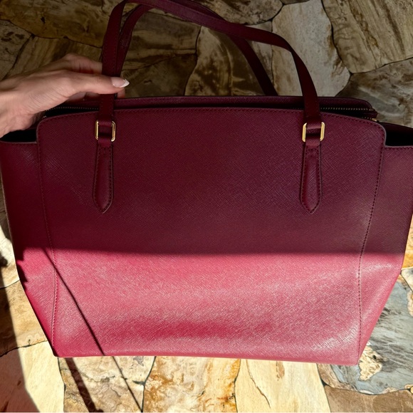 TORY BURCH | Emerson Large Black Leather Tote - Picture 2 of 6